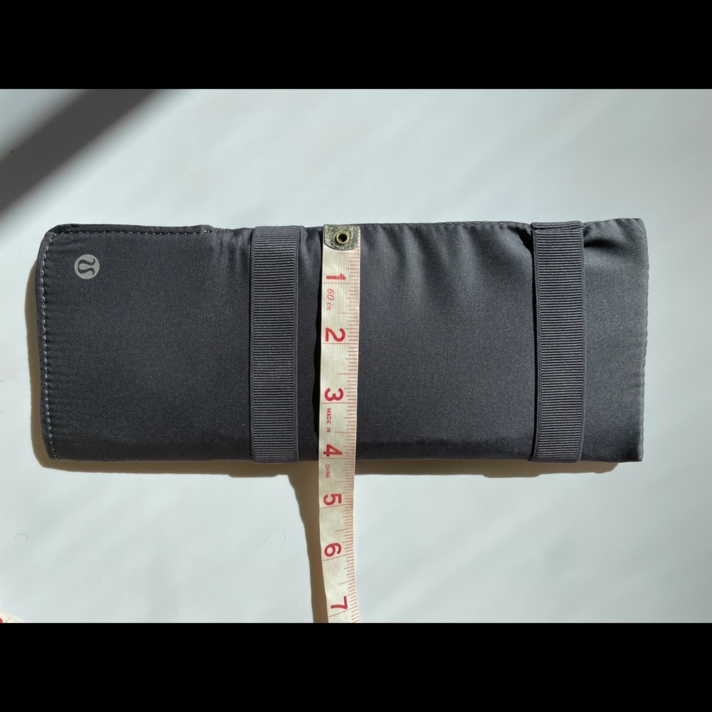 Lululemon grey insulated bottle sleeve - Picture 5 of 6